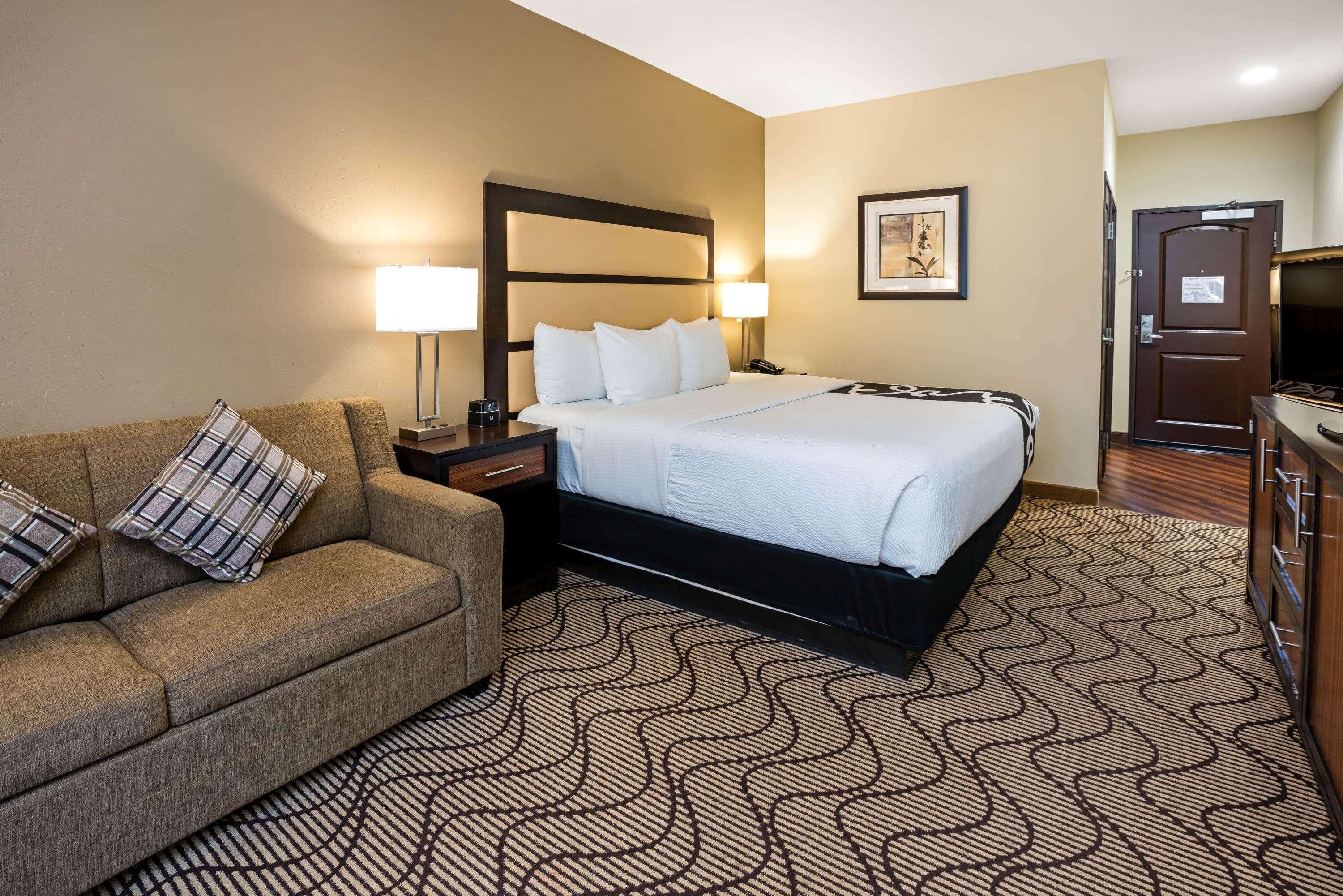 La Quinta By Wyndham Auburn Hotel Exterior photo
